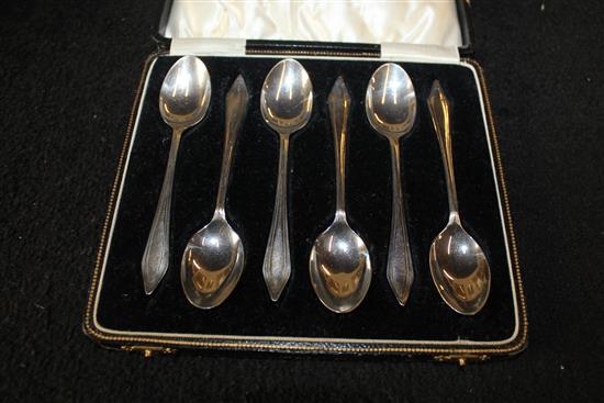 Set 6 George V silver teaspoons